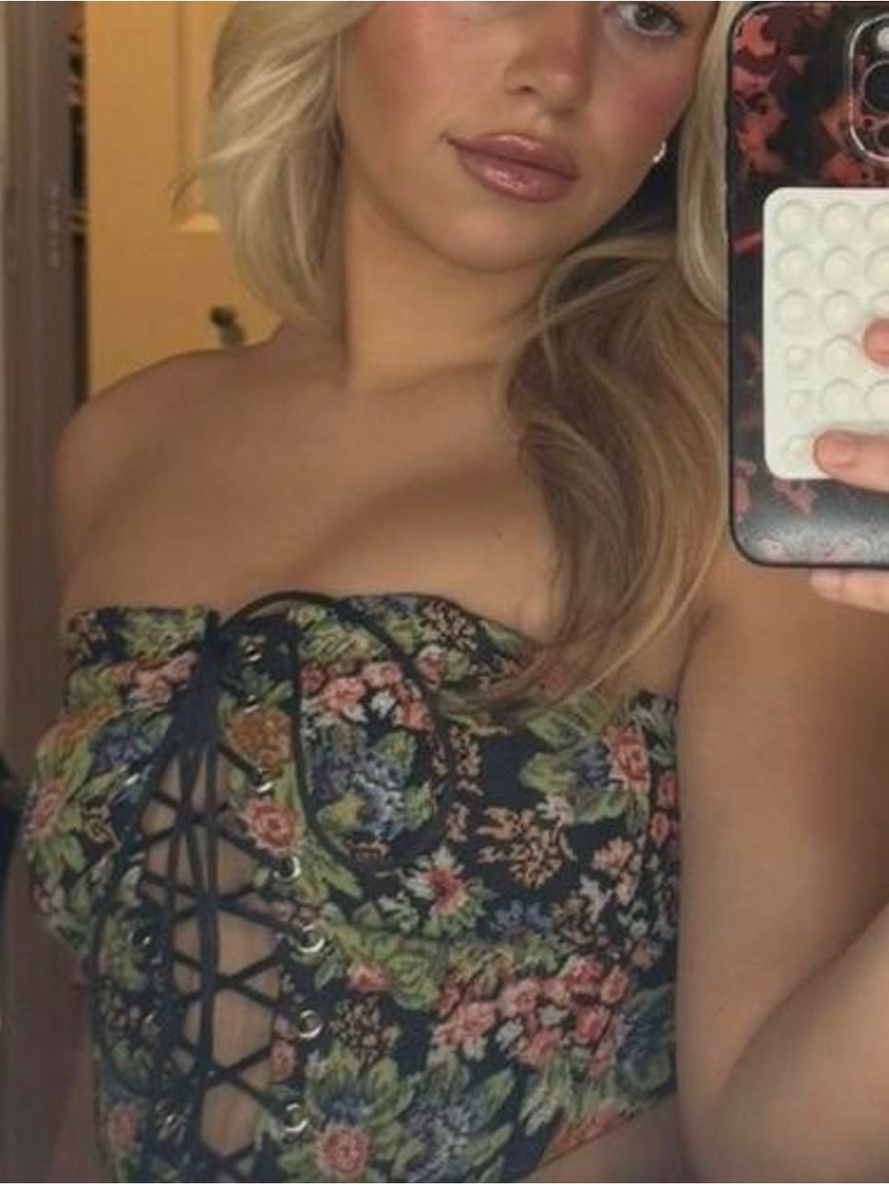 Corset - Picture 4 of 4